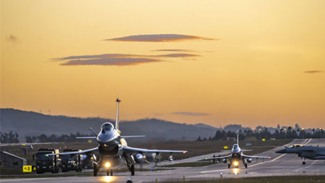 Fighter jets in round-the-clock flight training