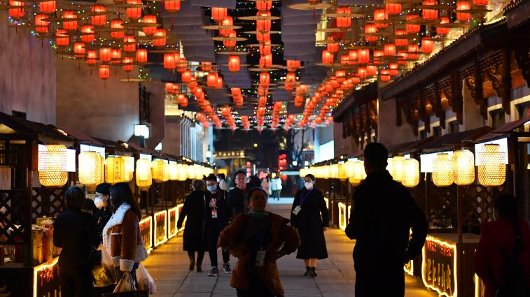 Ancient town in Hunan launches nighttime activities to boost night economy