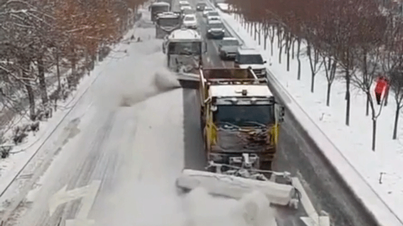 Wave of snowplows