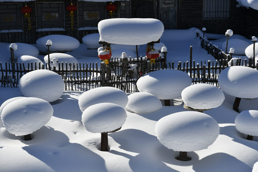 “Snow Town” opens to tourists in NE China’s Heilongjiang