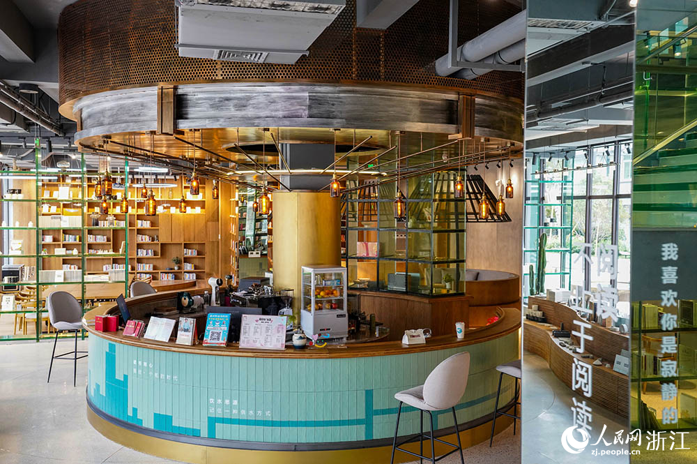 A glimpse into library transformed from water plant in Longgang, E China's Zhejiang