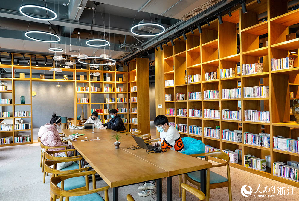 A glimpse into library transformed from water plant in Longgang, E China's Zhejiang