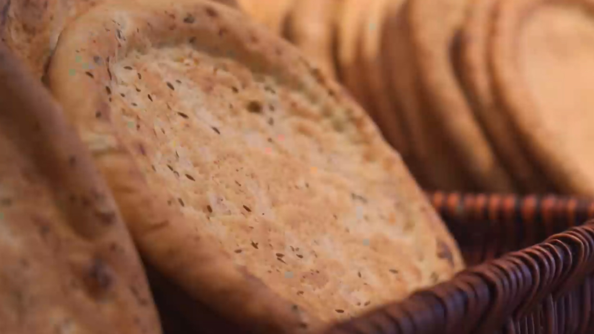Beauty of intangible cultural heritage in Xinjiang's Aksu: Crusty pancakes
