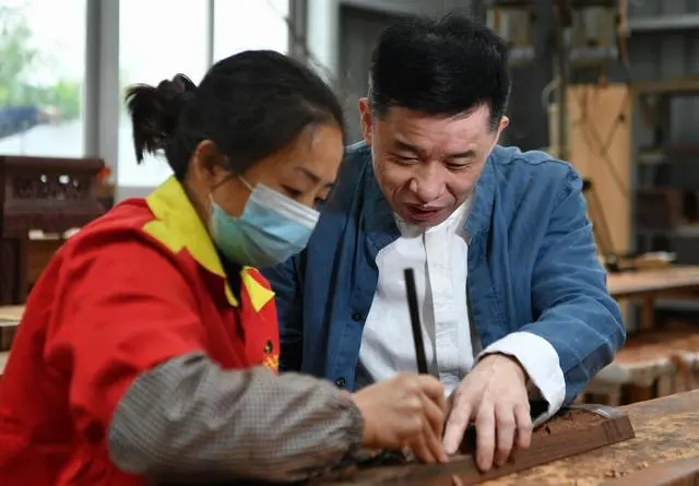 In pics: Wood carving works from China’s Fujian tell China stories to world