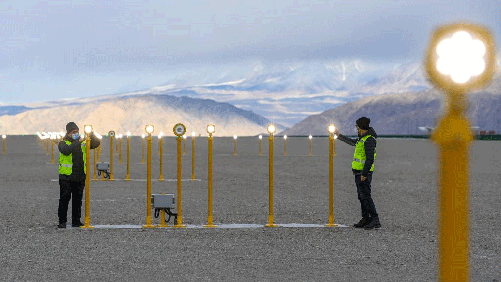 New plateau airport set to open in Xinjiang