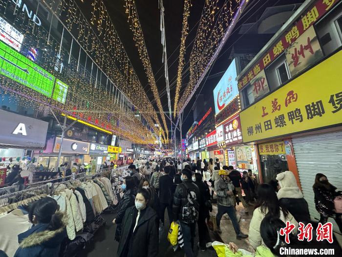 Night economy in China’s Guangxi lights up streets once again