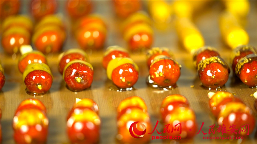 Villagers busy making traditional Chinese candied fruit snacks for upcoming Spring Festival in Xiong'an New Area