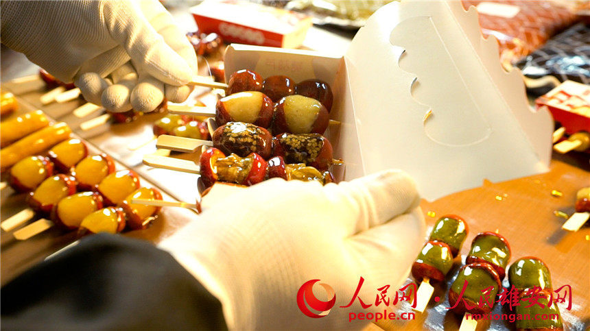 Villagers busy making traditional Chinese candied fruit snacks for upcoming Spring Festival in Xiong'an New Area