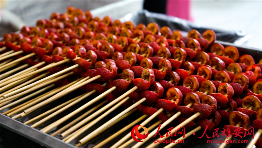 Villagers busy making traditional Chinese candied fruit snacks for upcoming Spring Festival in Xiong'an New Area