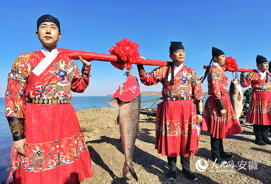 Winter fishing festival in E China's Anhui adds to festive atmosphere for upcoming Spring Festival