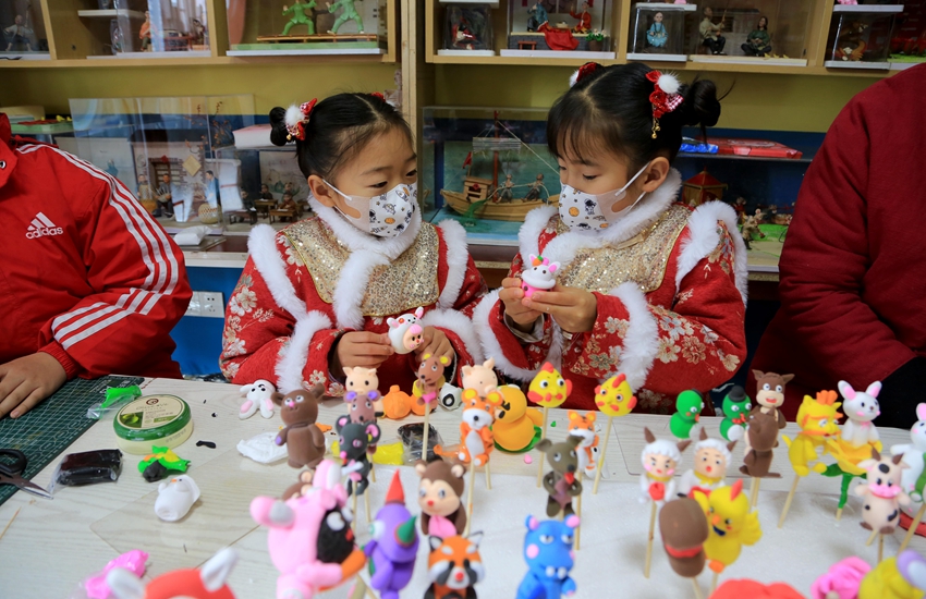 Intangible cultural heritage inheritor in China makes adorable rabbit dough figurines to greet Chinese Lunar New Year