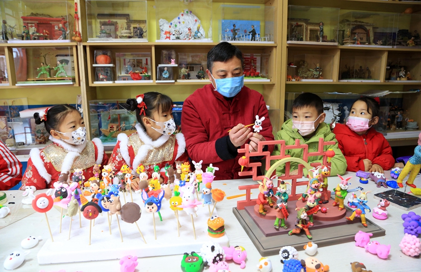 Intangible cultural heritage inheritor in China makes adorable rabbit dough figurines to greet Chinese Lunar New Year