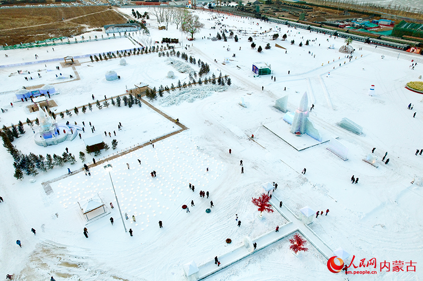 Ice and snow festival kicks off in Hohhot, N China’s Inner Mongolia