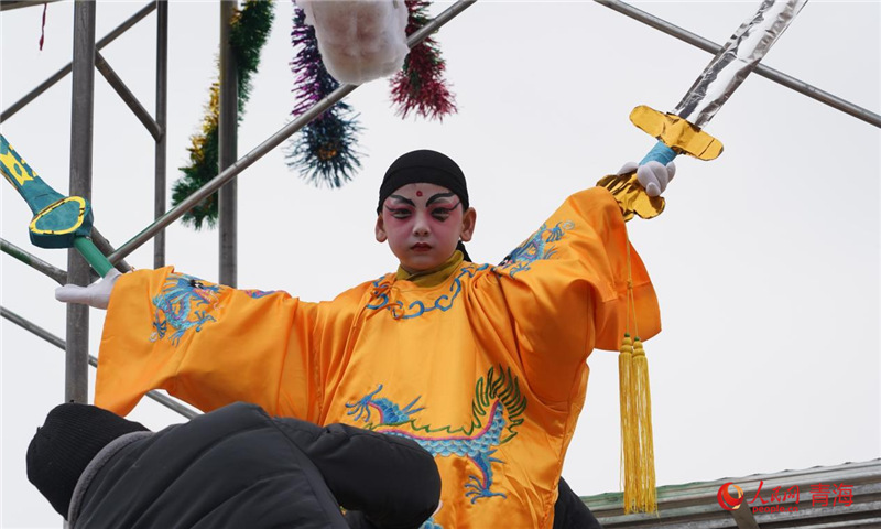 Traditional Taige parade for upcoming Spring Festival held in NW China’s Qinghai