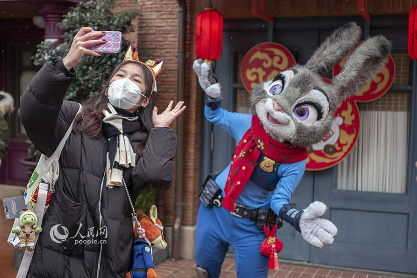 Chinese cities immersed in festival atmosphere as Lunar New Year nears