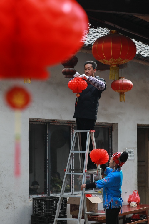 Villagers in SW China's Guizhou make Ciba for upcoming Spring Festival