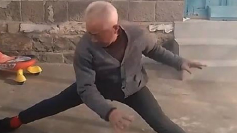 Golden-ager shows off kungfu skills