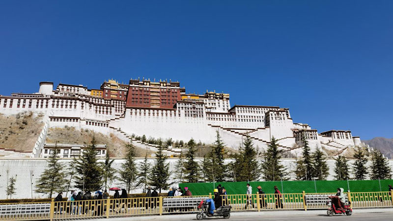 Tibet lures tourists for winter visits