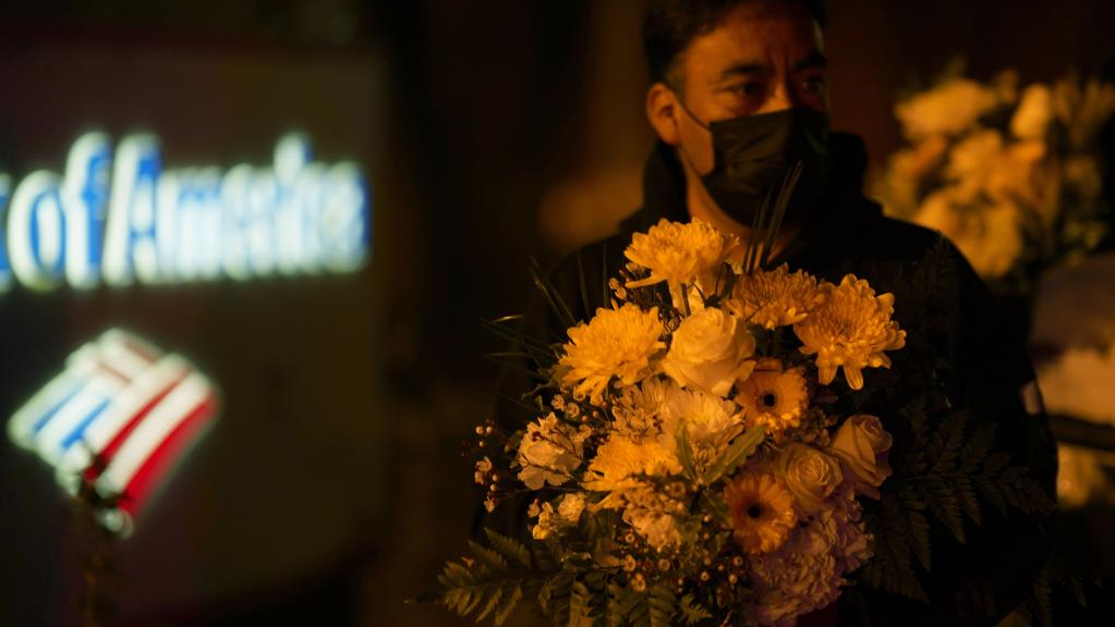 People mourn victims of mass shootings in Half Moon Bay, the United States
