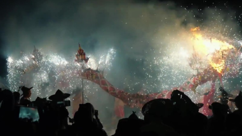 Fire-breathing dragon dance in Guangdong