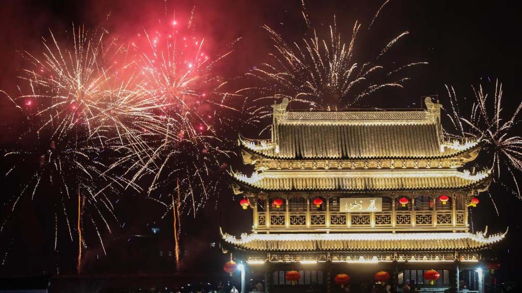 Various folk cultural activities held to celebrate Lantern Festival in China