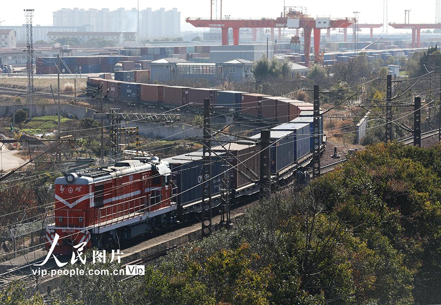 Europe-bound freight trains from E China's Yiwu surge 172.1 pct year on year in January 2023