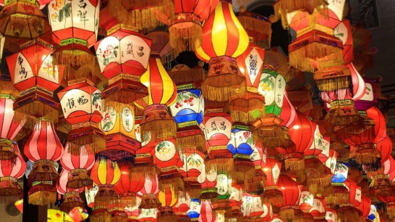 Chinese celebrate Lantern Festival with folk cultural activities