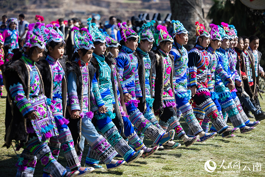 People of Yi ethnic group participate in costume competition festival in SW China’s Yunnan