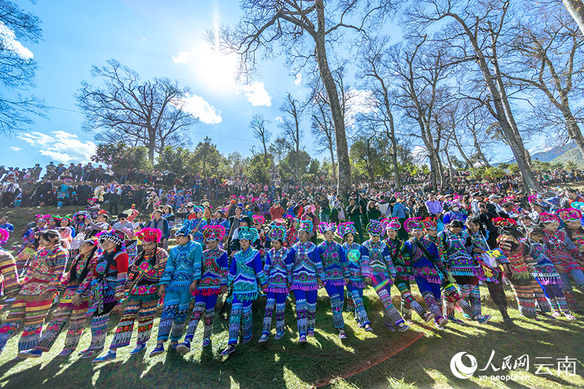 People of Yi ethnic group participate in costume competition festival in SW China’s Yunnan