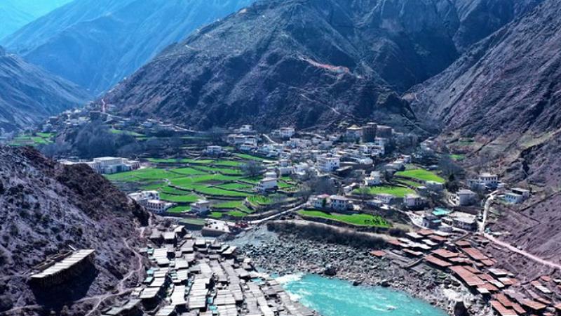 Magnificent scenery of 1,200-year-old salt pans in Qamdo, SW China’s Xizang