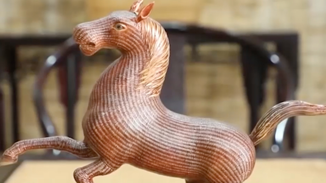 Fascinating bamboo weaving brings animals to life