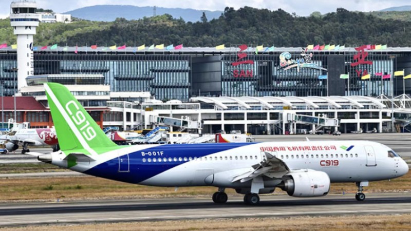 China's homegrown jetliner C919 arrives in S China's Sanya for first time during long-distance test flight