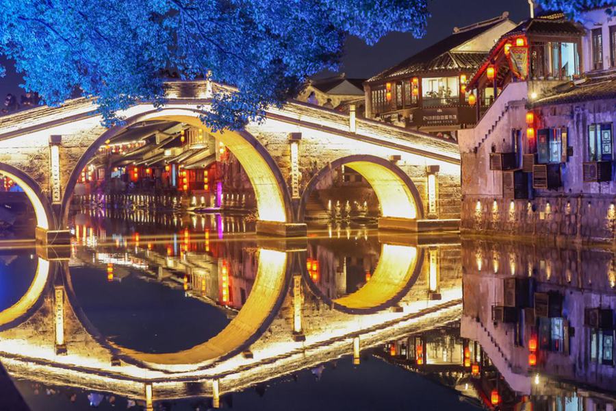 Lighting ceremony attract visitors in ancient town in China’s Jiangsu