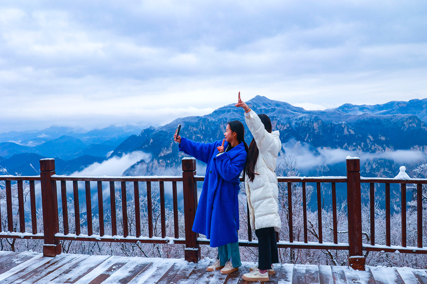 Gorgeous rime scenery of Yuntai Mountain in C China's Henan