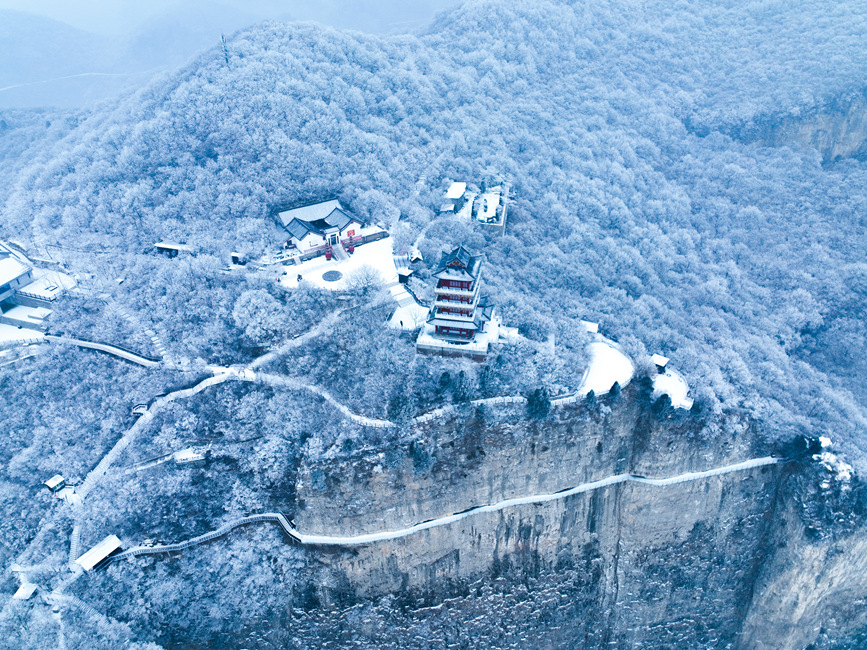 Gorgeous rime scenery of Yuntai Mountain in C China's Henan