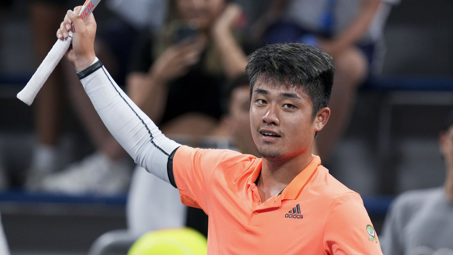 Chinese tennis player rises on the court