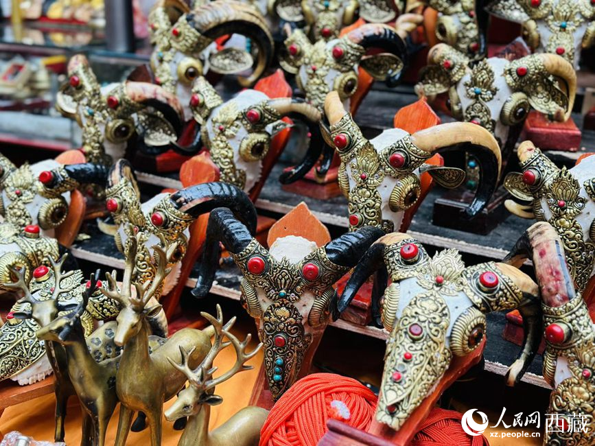 In pics: Tibetans buy specialties to celebrate New Year in Lhasa