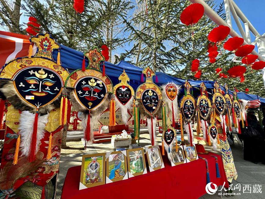 In pics: Tibetans buy specialties to celebrate New Year in Lhasa