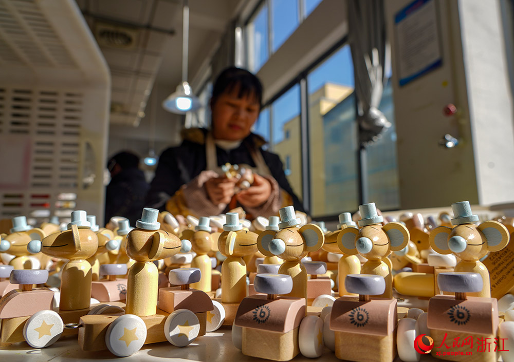 Wooden toy industry thrives in Yunhe county, China’s Zhejiang