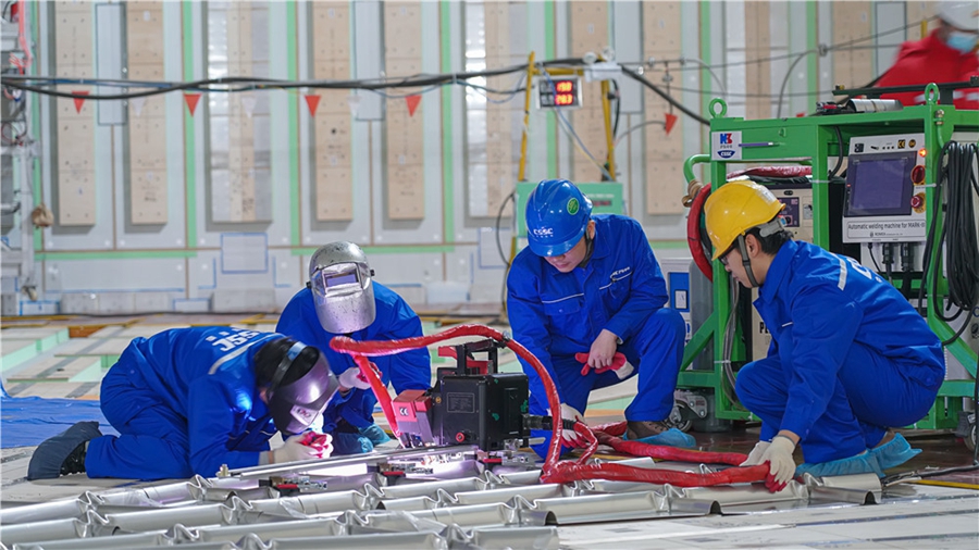 World's first onshore membrane full containment LNG storage tank begins service in China