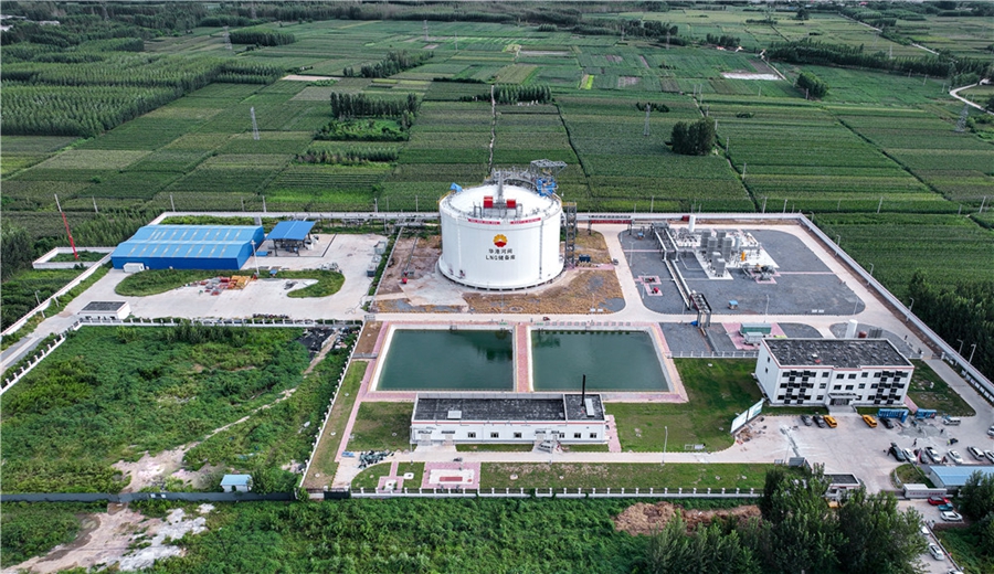 World's first onshore membrane full containment LNG storage tank begins service in China