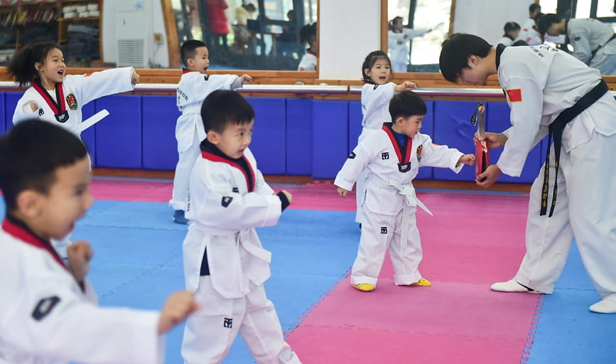 C China’s Luoyang launches public welfare classes for children