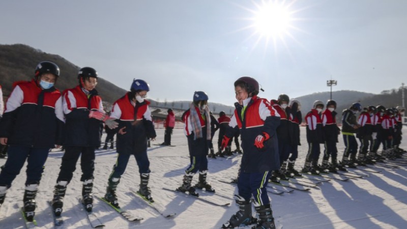 Chinese students embrace winter sports at ski resorts in PE class