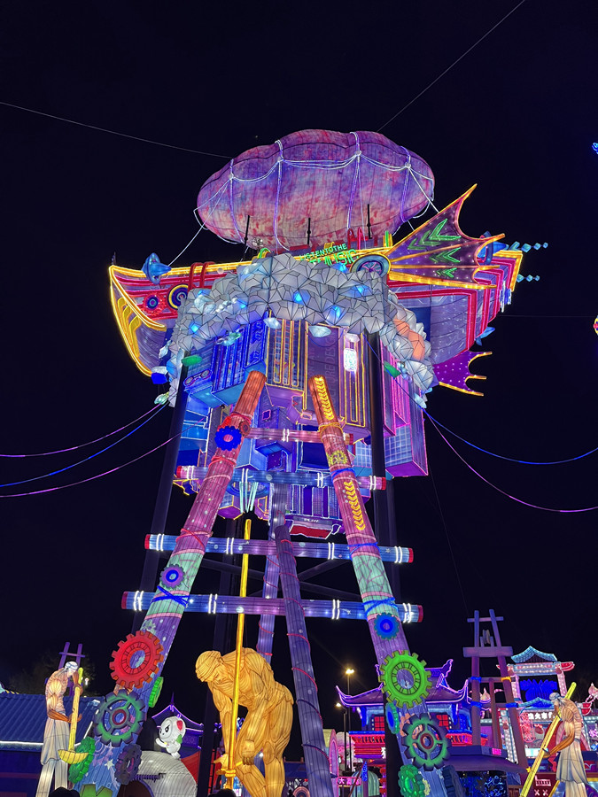 Dazzling Zigong lantern show attract tourists from home and abroad