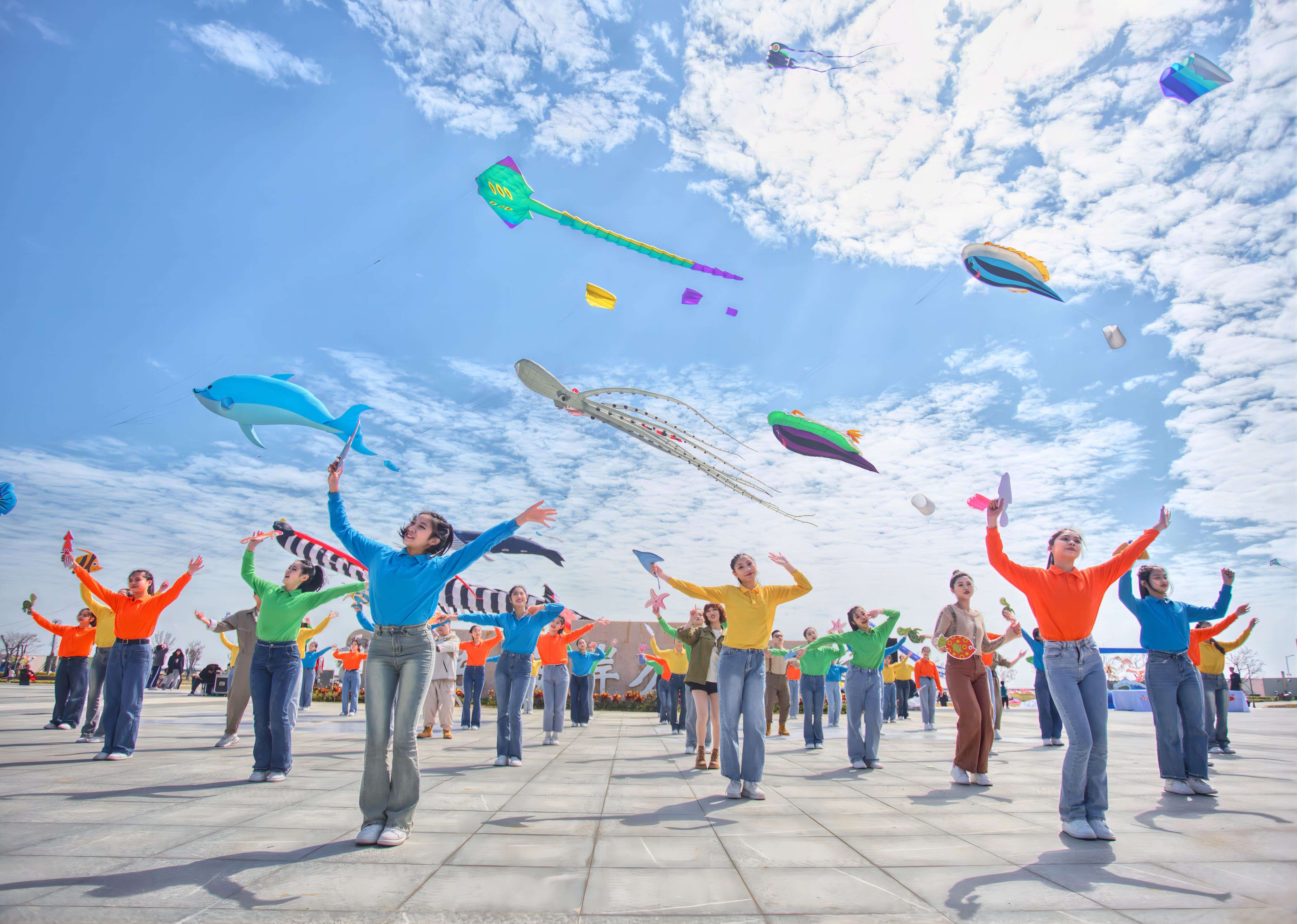 Say hello to spring with kites in S China’s Guangdong