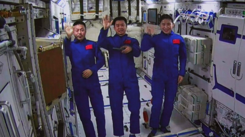 China honors Shenzhou-14 mission astronauts with medals