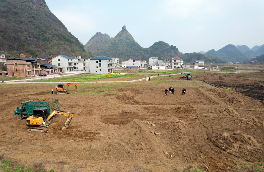 Village in S. China's Guangxi reclaims over 100 mu of abandoned farmland