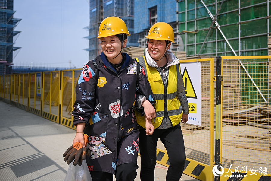 In pics: Female workers at a construction site in E China's Anhui