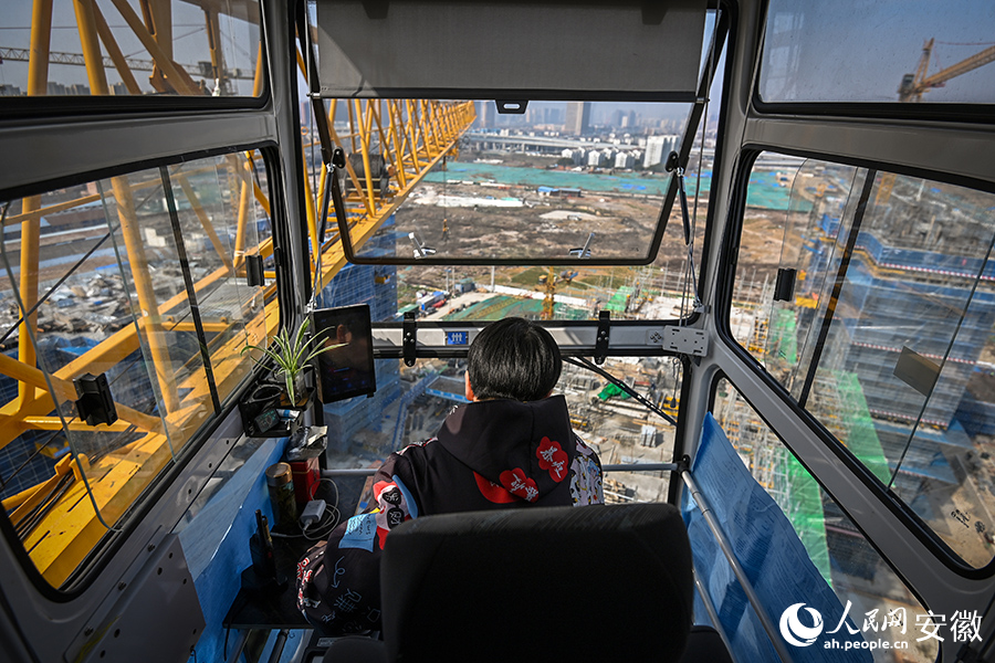 In pics: Female workers at a construction site in E China's Anhui