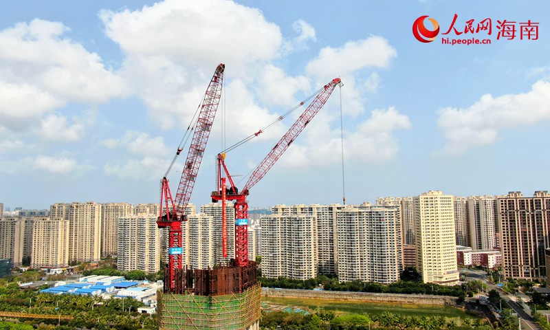 Skyscraper-building machine to help builders construct highest building in Hainan